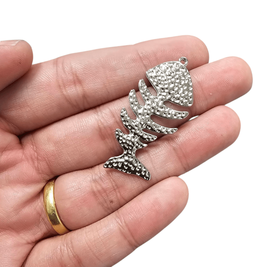 PINGENTE ESPINHA DE PEIXE 14082 - 45,5MM X 21,1MM - UND