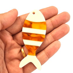 PINGENTE PEIXE ACRILICO - 79,3MM X 32MM - UND