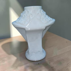 EXPOSITOR BUSTO ARABESCO - 20CM X 15CM X 9CM - 3D PETG - UND