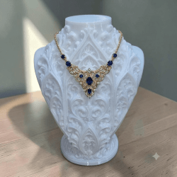 EXPOSITOR BUSTO ARABESCO - 20CM X 15CM X 9CM - 3D PETG - UND