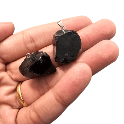 PINGENTE PEDRA BRUTA - M2 - 26MM X 16MM - UND