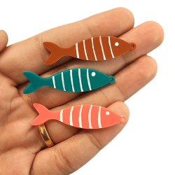 PINGENTE ACRILICO PEIXE - FAIXA - 49,7MM X 12,6MM - UND