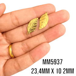 PINGENTE FOLHA - MM5937 - 23,4MM X 10,2MM - C/2 PINGENTE FOLHA - MM5937 - 23,4MM X 10,2MM - C/2