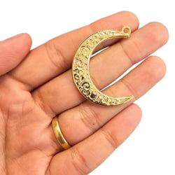 PINGENTE MEIA LUA TRABALHADO - 10777 - 46,7MM X 30,7MM 