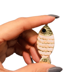 PINGENTE PEIXE BARRIGUDINHO ESMALTADO - 47MM X 21MM - UND