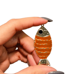 PINGENTE PEIXE BARRIGUDINHO ESMALTADO - 47MM X 21MM - UND