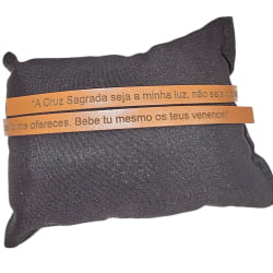 TIRA COURO ORAÇÃO SÃO BENTO - 34CM X 0,8CM - UND  